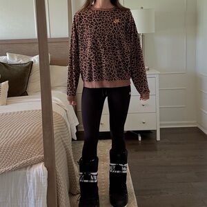 Nike Brown Black Leopard Print Fleece crew neck sweatshirt size medium